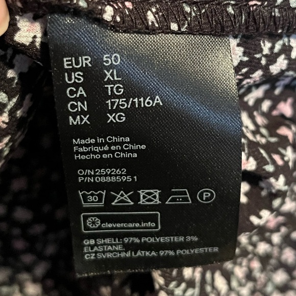 H&M Black and White Ruffled Blouse with Flutter Sleeves - Picture 7 of 10